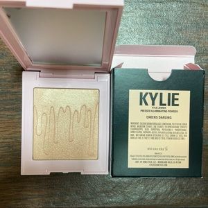 KYLIE- KY LIGHT- Pressed illuminating powder-CHEERS DARLING